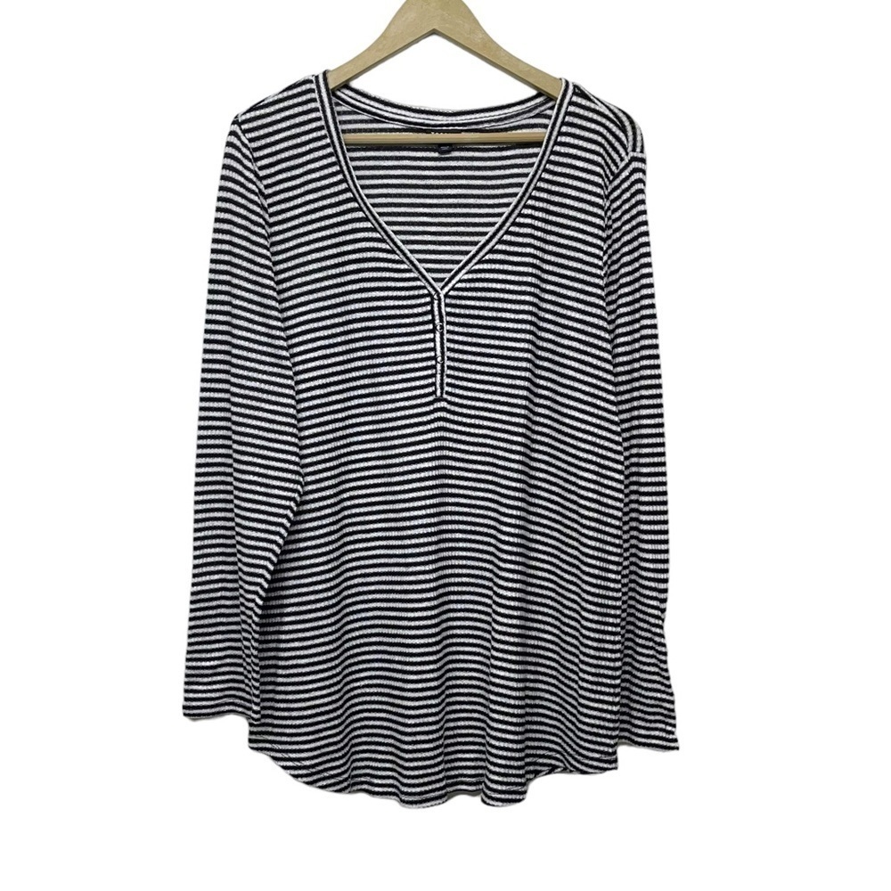 Torrid Black White Knit V Neck 1/4 Button Long Sleeve Shirt Size 3X